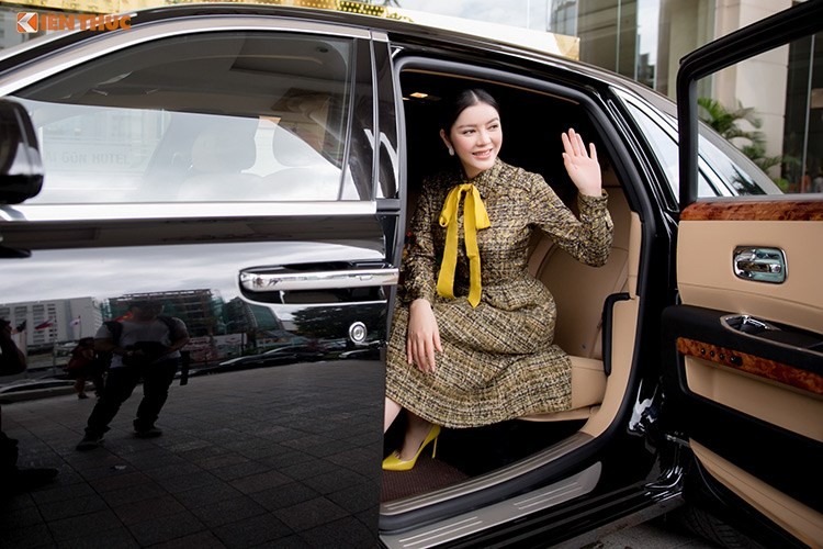 Ly Nha Ky ngoi xe Rolls-Royce hon 40 ty di du su kien-Hinh-7
